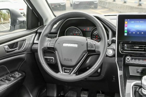 Compact Fuel Powered Car GWM HAVAL M6 Gas Family SUV Car Left Steering