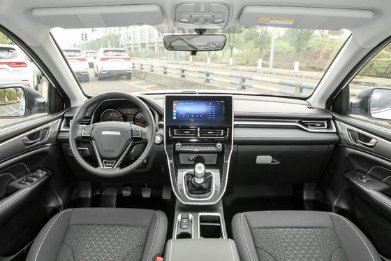 Compact Fuel Powered Car GWM HAVAL M6 Gas Family SUV Car Left Steering