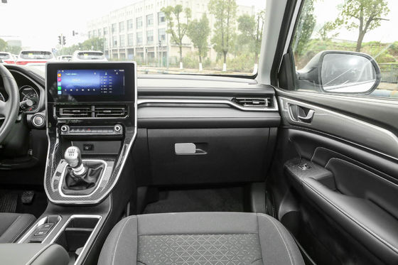 Compact Fuel Powered Car GWM HAVAL M6 Gas Family SUV Car Left Steering